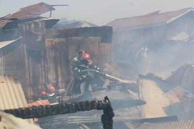 آتش‌سوزی مهیب در پشت بام  ۷ باب منزل مسکونی در رشت مهار شد