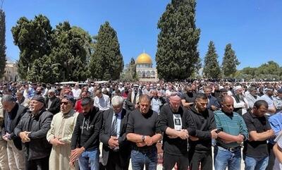 حضور ۳۰ هزار فلسطینی در نماز جمعه مسجدالاقصی