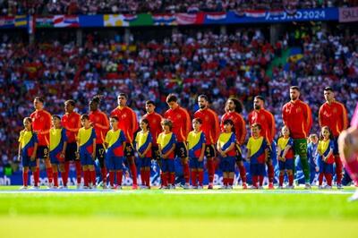 چرا بازیکنان اسپانیا سرود ملی کشورشان را نخواندند؟