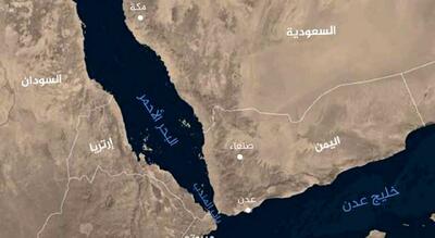 کشتی انگلیسی هدف قرار گرفته در آبهای یمن همچنان در حال سوختن است