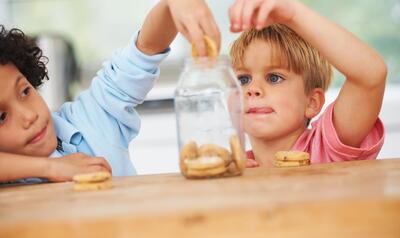 غذاهای ممنوعه برای کودکان | اقتصاد24