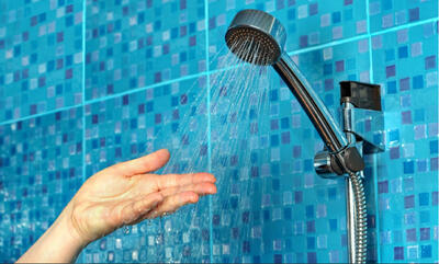 در تابستان دوش آب سرد بهتر است یا دوش آب گرم؟