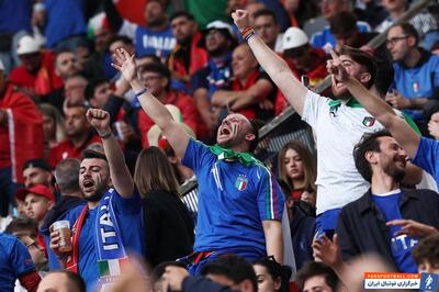 بنر حمایتی هواداران ایتالیا در بازی مقابل آلبانی: پاستا بخور و سریع بدو + عکس - پارس فوتبال | خبرگزاری فوتبال ایران | ParsFootball