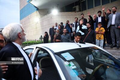 حضور عجیب یک نامزد ریاست جمهوری با خودروی تیبا در همایش انتخاباتی