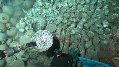 کشف ۱۰۰۰ گنج باستانی در عمق ۱۵۰۰ متری دریا (+ عکس)