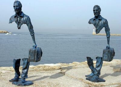 آدم‌هایی با تکّه‌های جامانده؛ مجسمه‌هایی که «مهاجرت» را به تصویر می‌کشند