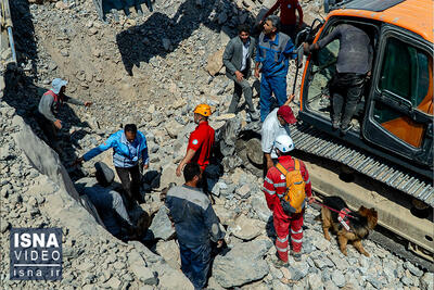 ویدیو/ جزئیات حادثه ریزش سنگین معدن در شازند؛ معدن‌چیان در زیر آوار
