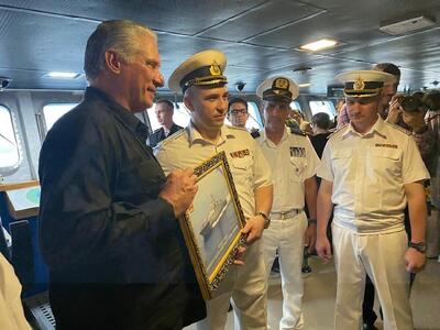 بازدید رئیس‌جمهور کوبا از ناو و زیردریایی روسیه در هاوانا