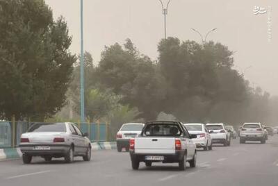 فیلم/ وقوع طوفان و گرد و غبار در یزد