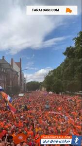 صحنه‌های حیرت‌انگیز از خیابان‌های هامبورگ؛ آلمان در تسخیر لاله‌های نارنجی است! / فیلم - پارس فوتبال | خبرگزاری فوتبال ایران | ParsFootball