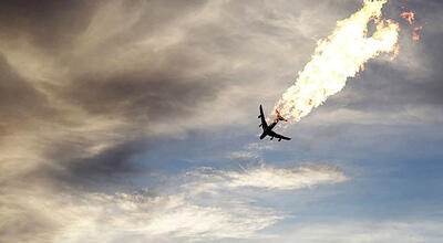 لحظات بحرانی افتادن بویینگ ۷۸۷ قطر در چاله هوایی و زخمی شدن مسافران + فیلم