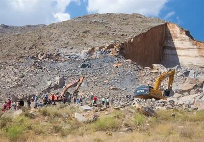 آوار 400 هزار تن سنگ روی مفقودین ریزش معدن در شازند - تسنیم