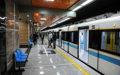 عکس این مسافر عجیب در مترو تهران پربازدید شد/ تصویر