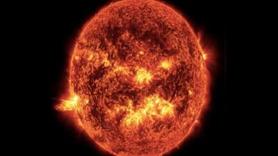 میدان مغناطیسی خورشید در حال جابجایی است