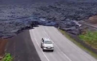 ببینید / تصویری عجیب از جاده‌ای در ایسلند پس از فوران آتشفشان