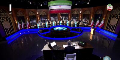 آغاز اولین مناظره انتخابات ریاست جمهوری چهاردهم /کاندیداها بر صندلی های خود قرار گرفتند