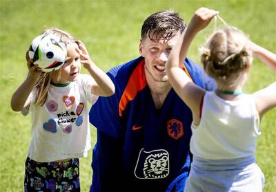 تمرین ویژه بازیکنان هلند با خانواده! + عکس