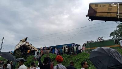 فیلم/ ۱۳ کشته در حادثه برخورد دو قطار در هند
