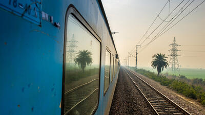 آرتی: برخورد دو قطار مسافرتی و باری در هند | خبرگزاری بین المللی شفقنا