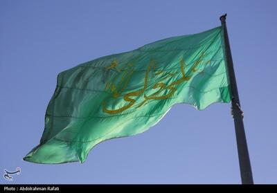 اهتزاز پرچم منقش به نام حضرت علی(ع) بر فراز شهر همدان- عکس خبری تسنیم | Tasnim