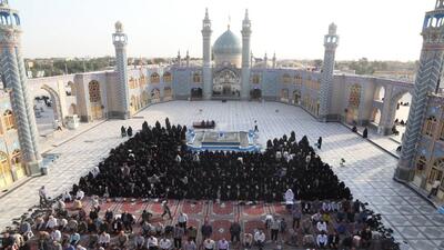صف آرایی نمازگزاران در امامزاده هلال بن علی (ع) به مناسبت عید قربان + تصاویر