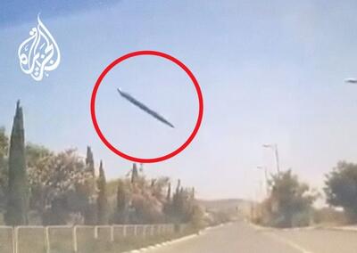 (ویدئو) لحظه برخورد موشک شلیک شده از لبنان به خیابانی در اسرائیل