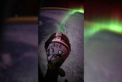 لحظه حیرت‌انگیز تقابل فضاپیمای استارلاینر با شفق قطبی