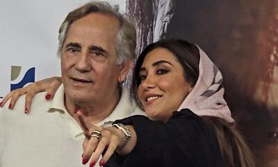 مجید مظفری و دخترش در اکران عمومی یک فیلم | بوسه و بغل عاشقانه نیکی مظفری و پدرش