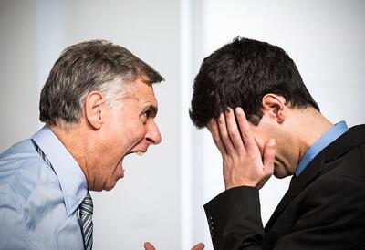 ۲۰ نشانه یک رئیس بد و راه‌های مقابله با آن - چطور