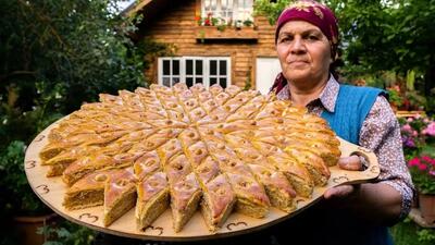 پخت باقلوای سنتی فندقی به روش مادربزرگ روستایی آذربایجانی!