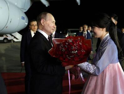 تصاویری از استقبال مردمی کره شمالی از پوتین + ویدئو | پرچم روسیه در دستان کره ای ها