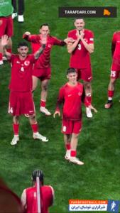 خوشحالی آردا گولر و بازیکنان ترکیه همراه با هواداران پس از برتری مقابل گرجستان - پارس فوتبال | خبرگزاری فوتبال ایران | ParsFootball