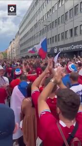 هواداران چک پیش از مسابقه برابر پرتغال و رونالدو، نام مسی را فریاد زدند!