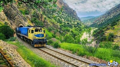 نقص فنی قطار تهران-مشهد؛ حبس ۵ ساعته مسافران | روزنو