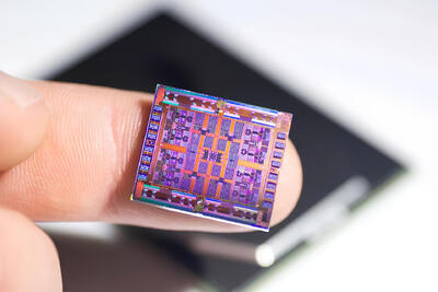 اینتل با تولید انبوه پردازنده‌های «کلاس ۳ نانومتری» رقابت با TSMC را داغ‌تر کرد - زومیت