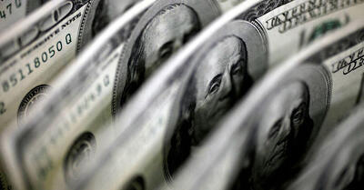 چرا دلار ارز غالب جهان است؟