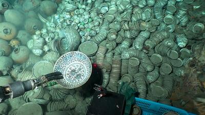 (تصاویر) گنجینۀ 500 سالۀ «ظروف چینی» که در اعماق دریای چین کشف شد