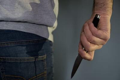 قتل همسر با چاقو مقابل چشم فرزندان