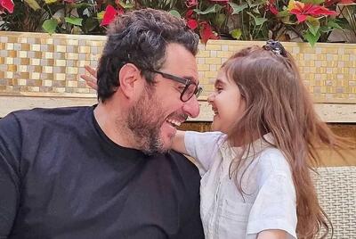 (ویدئو) ورود جالب محسن کیایی همراه با دخترش رُز به برنامه «صداتو»