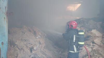 حریق انبار ذغال با تلاش ۲۱ آتش نشان در مشهد مهار شد