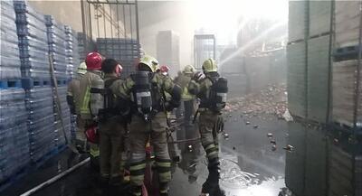 آتش‌سوزی گسترده در انبار کارخانه تولید موادغذایی