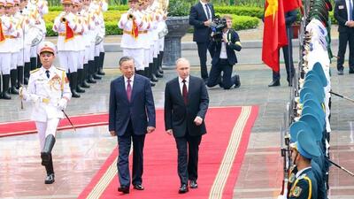 استقبال رسمی از پوتین توسط رئیس‌جمهور ویتنام در هانوی + فیلم