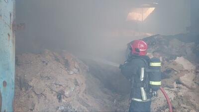 حریق انبار ذغال با تلاش ۲۱ آتش‌نشان اطفا شد
