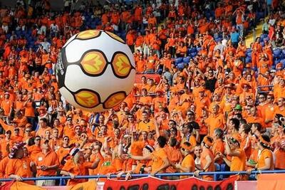 شور و شوق تماشایی هواداران هلند پیش از بازی با فرانسه