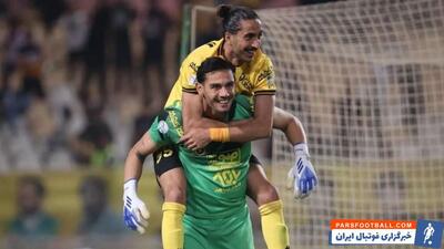کلیپ خوشحالی جالب نیما میرزازاد با پسرش پس از قهرمانی سپاهان در جام حذفی