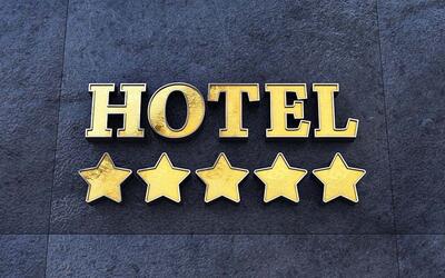 تمام امکانات هتل 5 ستاره از لابی مجلل و لاکچری تا رستوران و کافی شاپ
