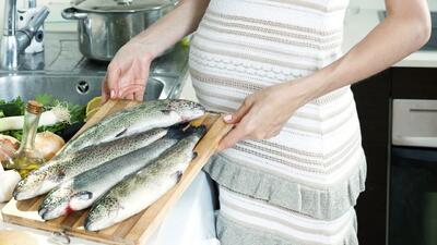 در دوران بارداری ماهی بخوریم یا نخوریم؟