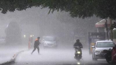 رعد و برق، وزش باد شدید و گرد و خاک در تهران