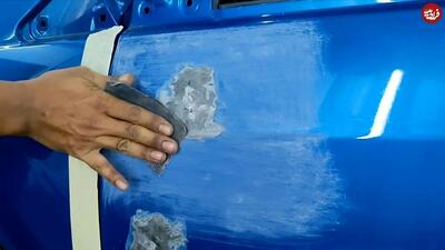 (ویدئو) فرآیند لکه گیری و رنگ آمیزی یک خودرو آسیب دیده به روش نقاش مالزیایی
