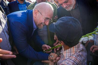 تصاویر: حضور قالیباف در گلزار شهدای قزوین در کنار جمعی از مردم